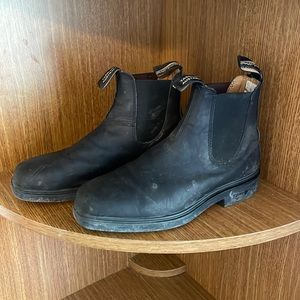Black 7 1/2 Blundstones